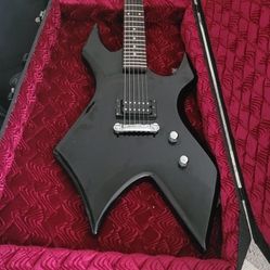 Electric Guitar BC Rich With Coffin Case 