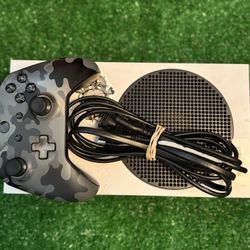 Xbox Series S With Cords And Camo Controller Used But Works Perfectly
