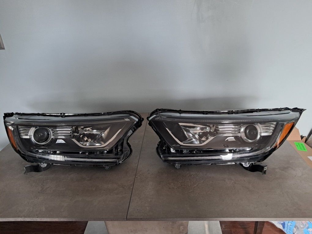 2017-2022 Honda CRV Headlight Set