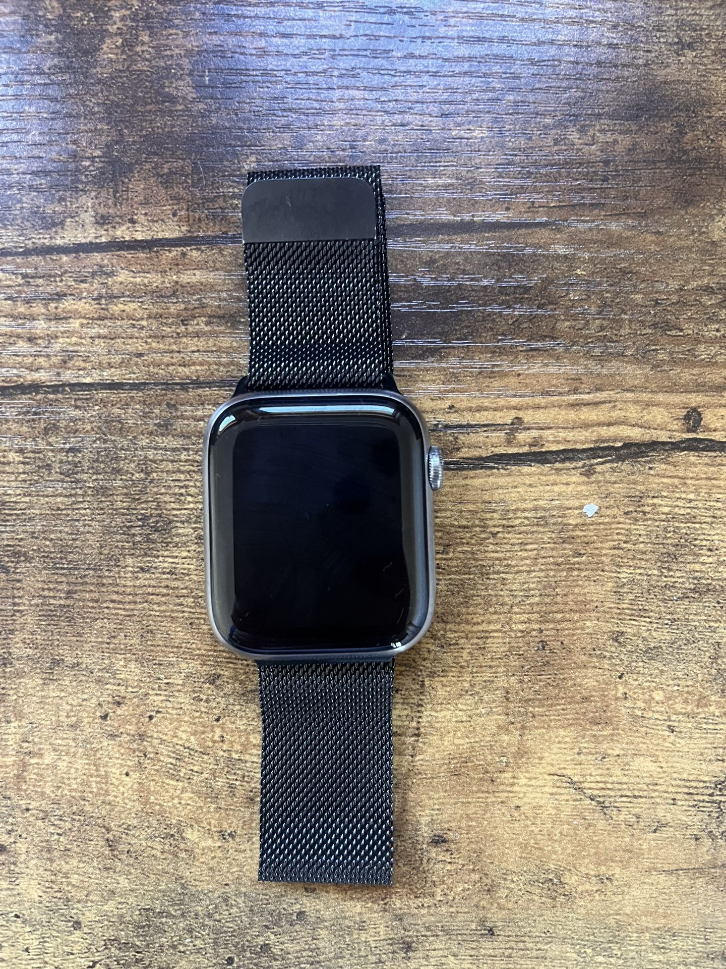 Apple Watch Series 5, 44mm Titanium