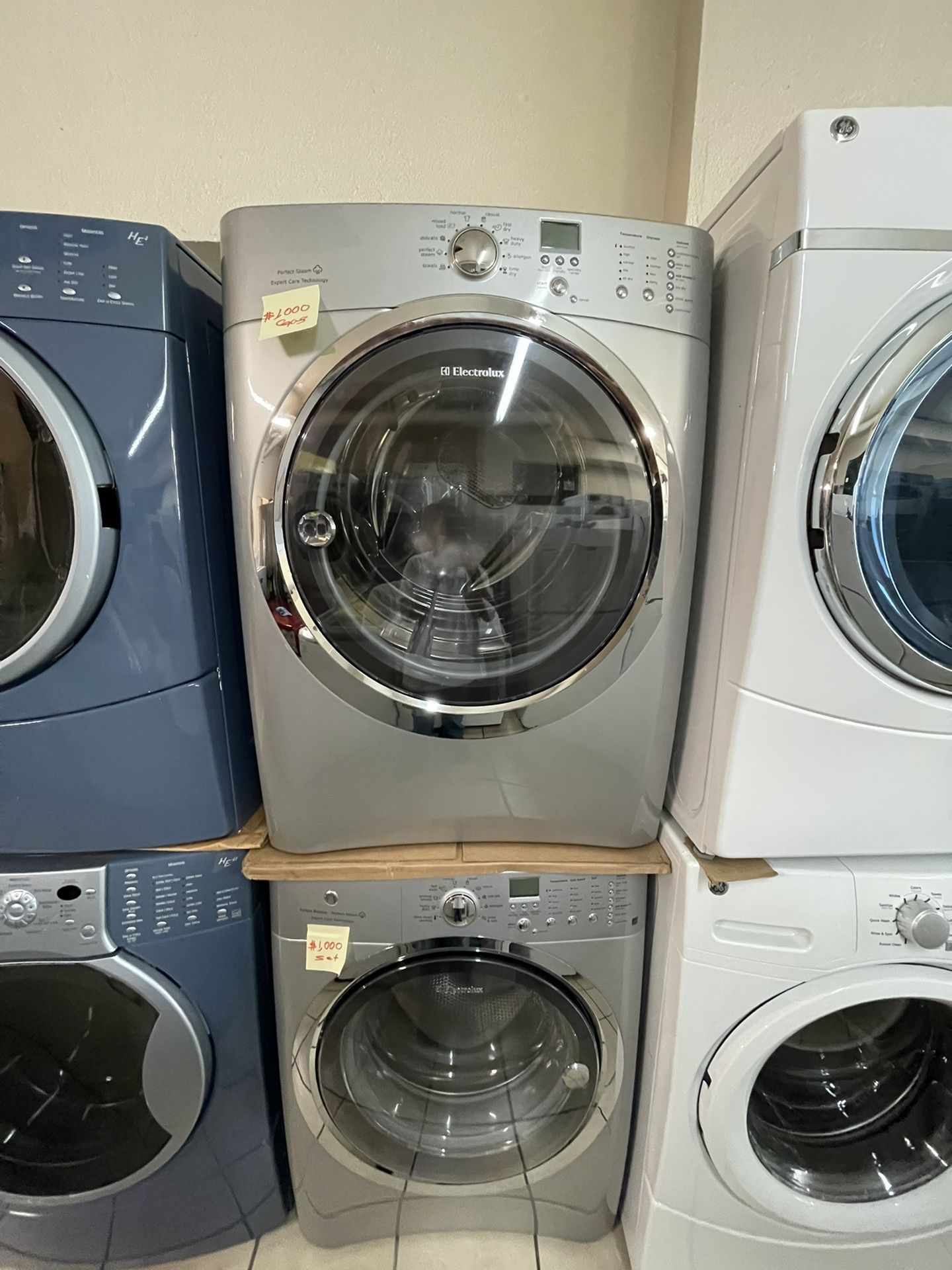 4.5 Cu Ft Electrolux Front Load Washer And Gas Dryer With Perfect Steam