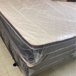 NEW KING SIZE MATTRESS W.BOXSPRINGS INCLUDED 