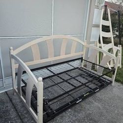 Twin Daybed With Pop-up Trundle 