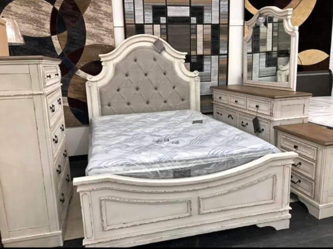 Realyn Youth chipped white bedroom set -$39 Down Payment/Online/Same-Day Delivery