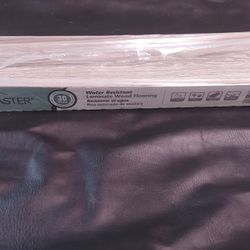 Silverton Oak 8 mm T x 7.5 in. W Water Resistant Laminate Wood Flooring