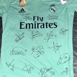 Real Madrid 2019 Signed Jersey Size Large 