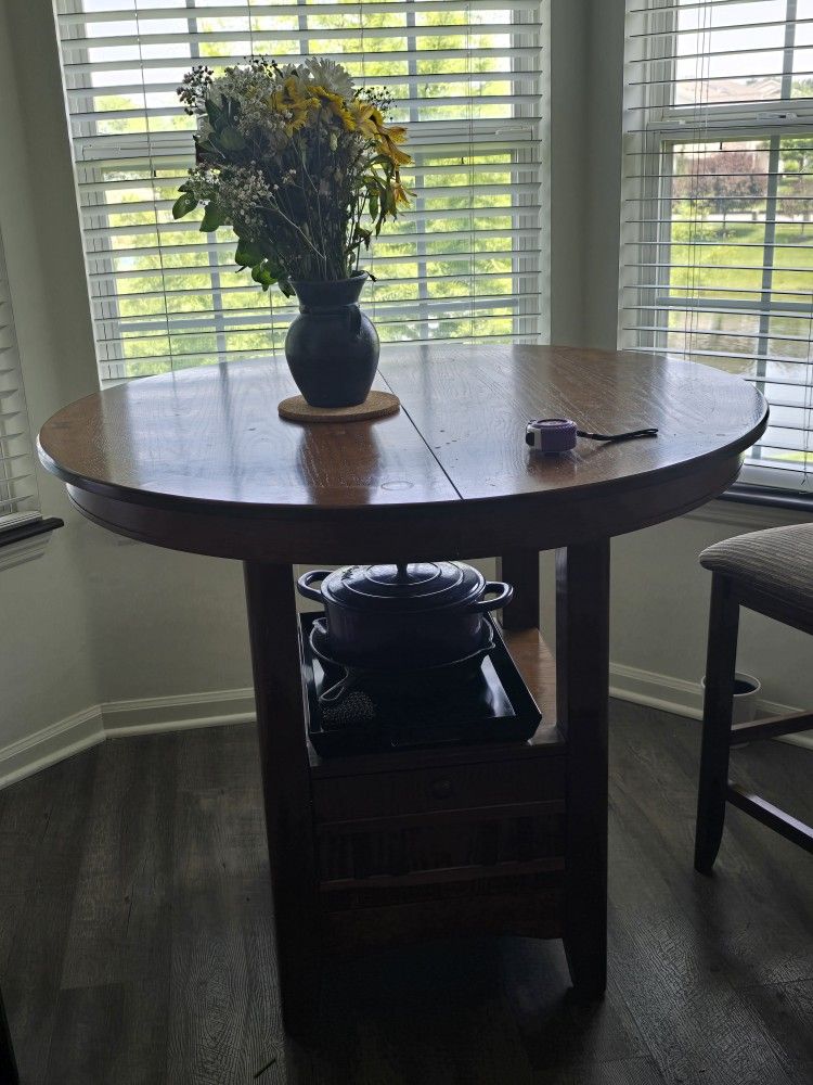 42in Expandable Round High Top Table