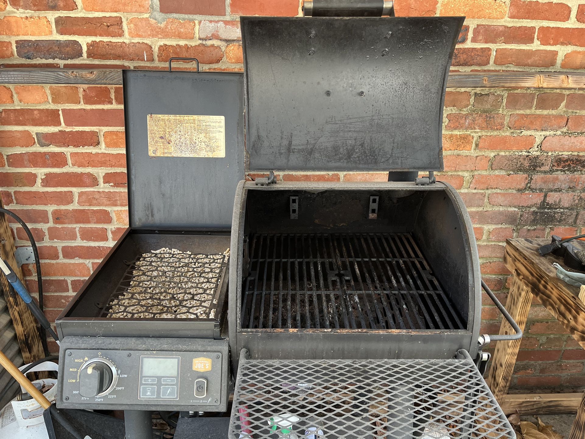 Oklahoma Joe Pellet Smoker