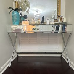 Mirrored Vanity Makeup Desk - In Excellent Conditions 