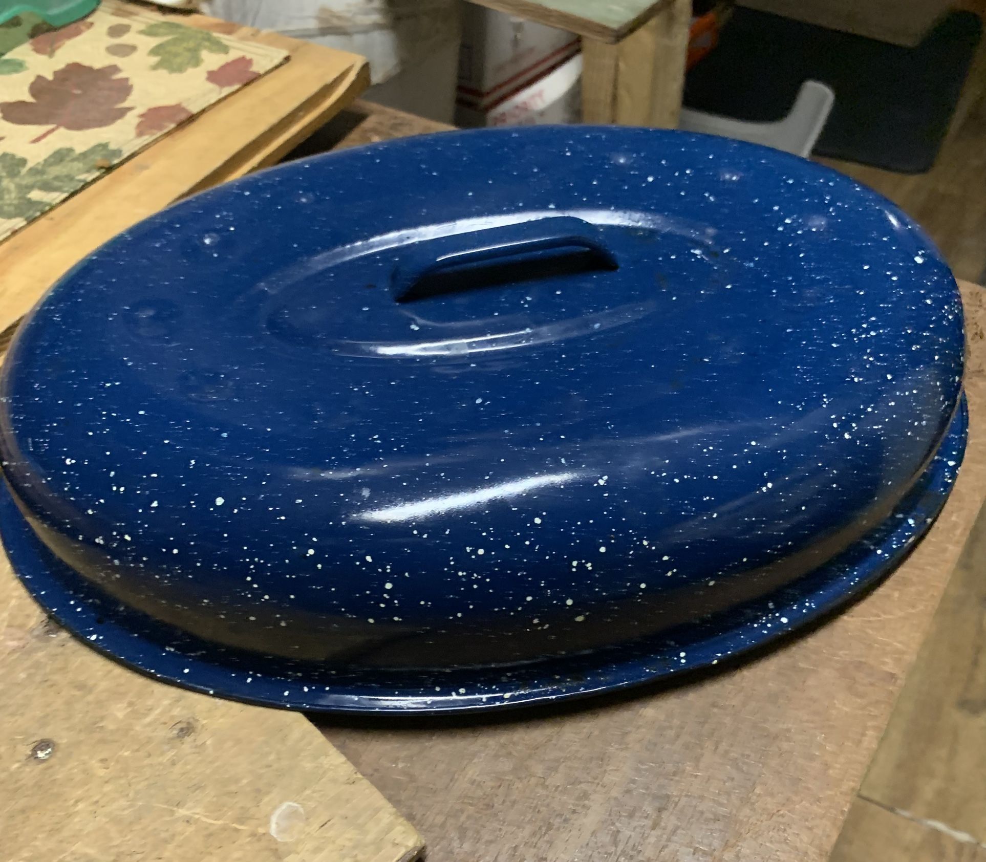 Roasting pan  lid  selling lid $5 if you want to pan your welcome to it has a few bad spots you could use aluminum foil ck pictures