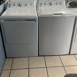 Washer And Dryer Set. GE XL Load 