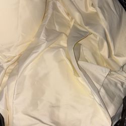 12 Cream Table Covers 