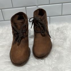 Clarks Carleta Lyon Brown Nubuck Leather Lace Up Boots Booties Size 7.5 M