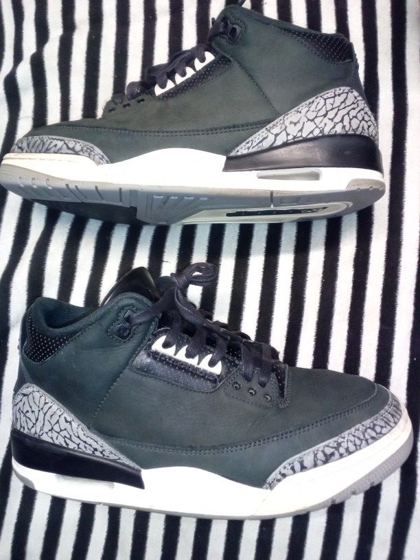 2023 Jordan Retro 3's Women Size 9.5 Men Size 7.5