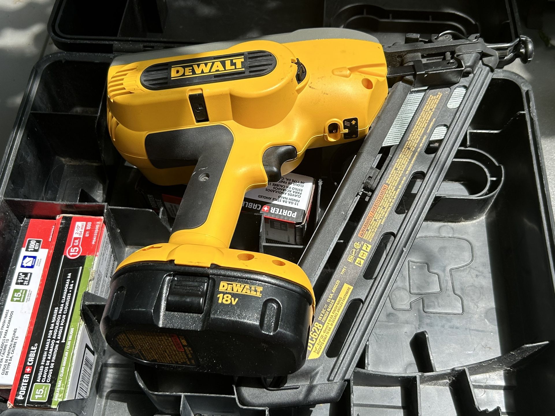 DC628 Dewalt 18v Cordless 15ga. Angled Finish Nailer $75