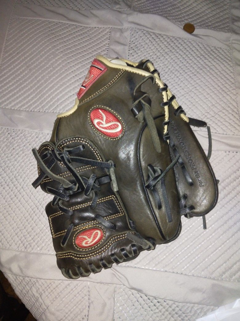 Rawlings Baseball Glove