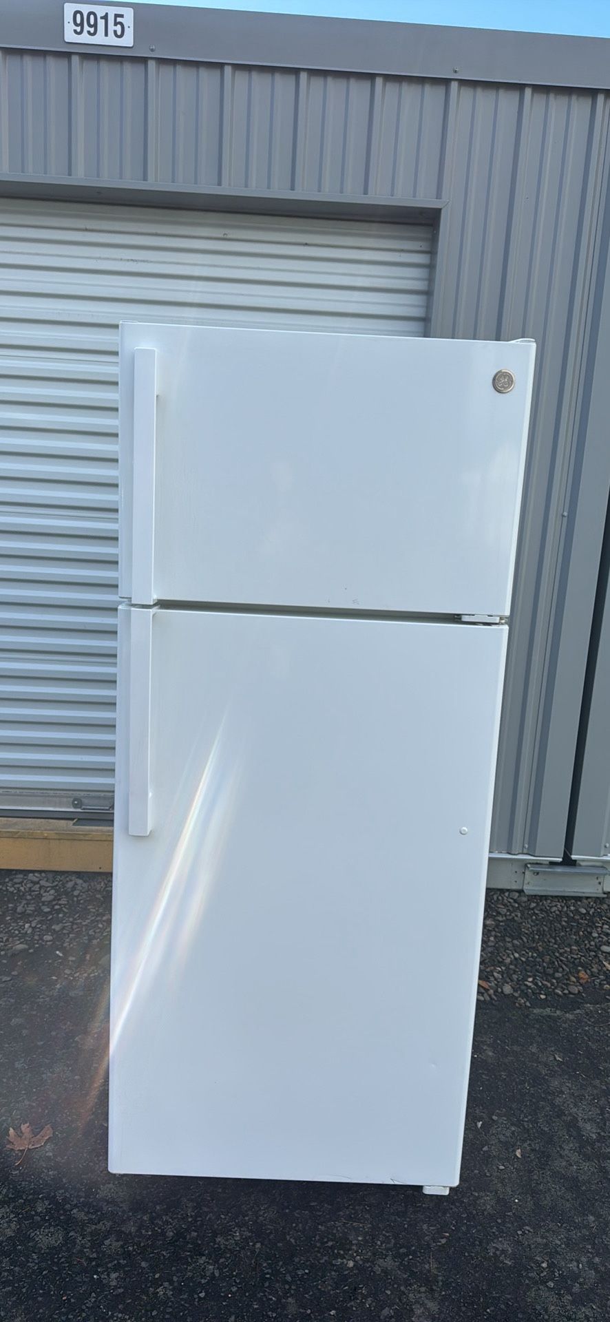 GE refrigerator in excellent condition🧊