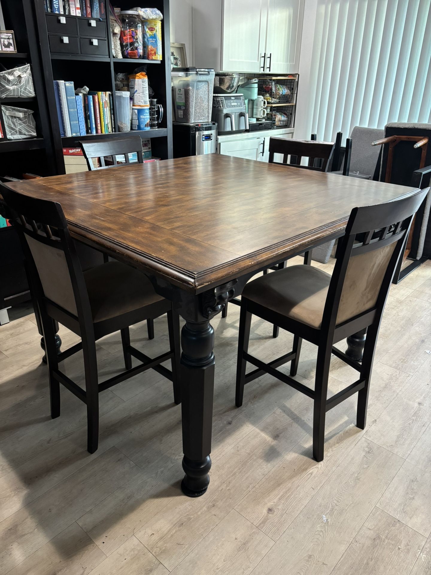 High top Dining Table And Chairs