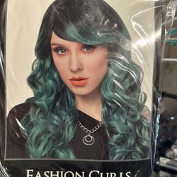 Women’s Green Wig
