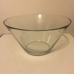 TWO GLASS V-SHAPED SALAD / PASTA BOWLS