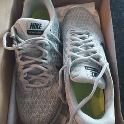 Nike Shoes Size 7.5
