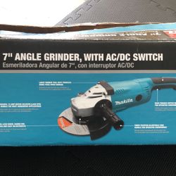 Makita 7 Inch Angle Grinder With Disks 