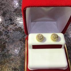 10k Gold With Diamond Earring On Special!!!