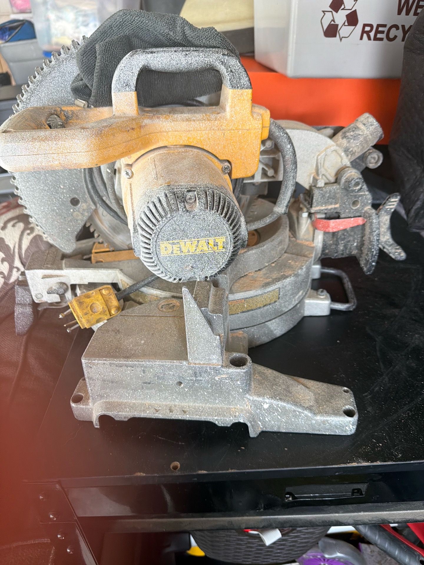 DEWALT Saw cutter
