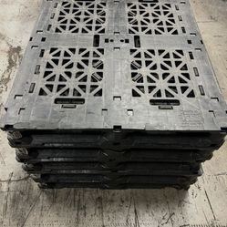 HEAVY DUTY PLASTIC PALLETS 48x40 $15 EACH DELIVERY AVAILABLE $$$