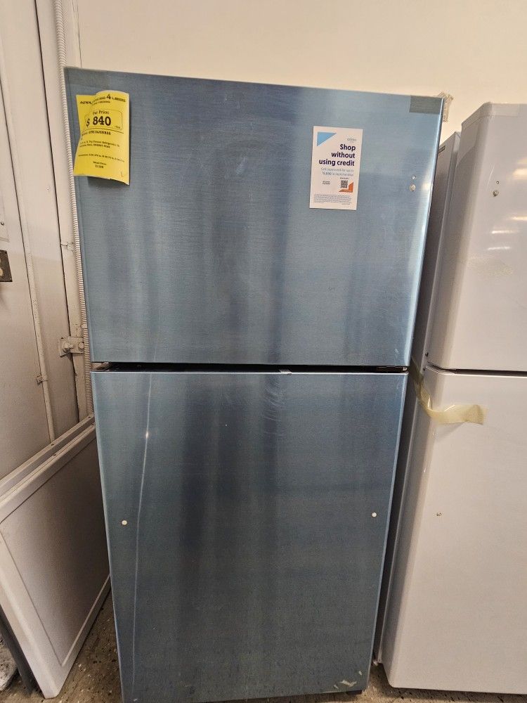 Top Freezer Refrigerator Stainless Steel Silver 19 Cu.ft