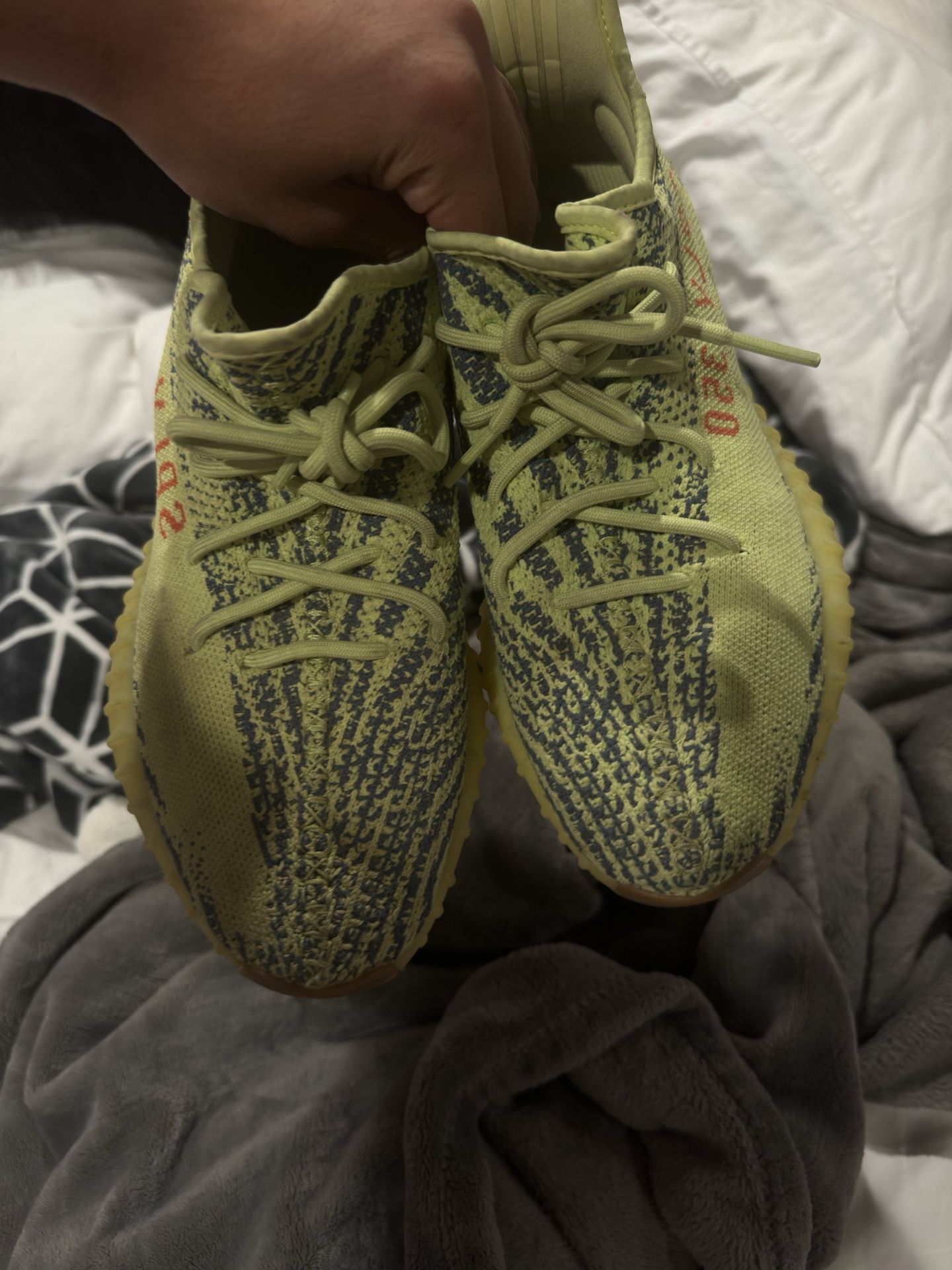 yeezy 350 semi frozen yellow 9 1/2