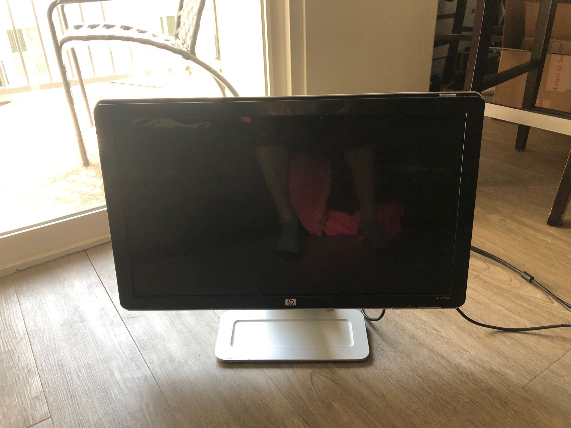 HP w2338H 23 inch computer LCD monitor w/ speakers