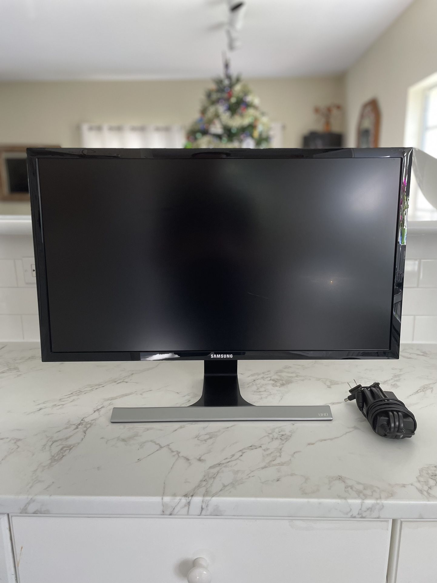 Samsung 28-Inch 4k UHD LED-Lit Monitor (U28E590D)
