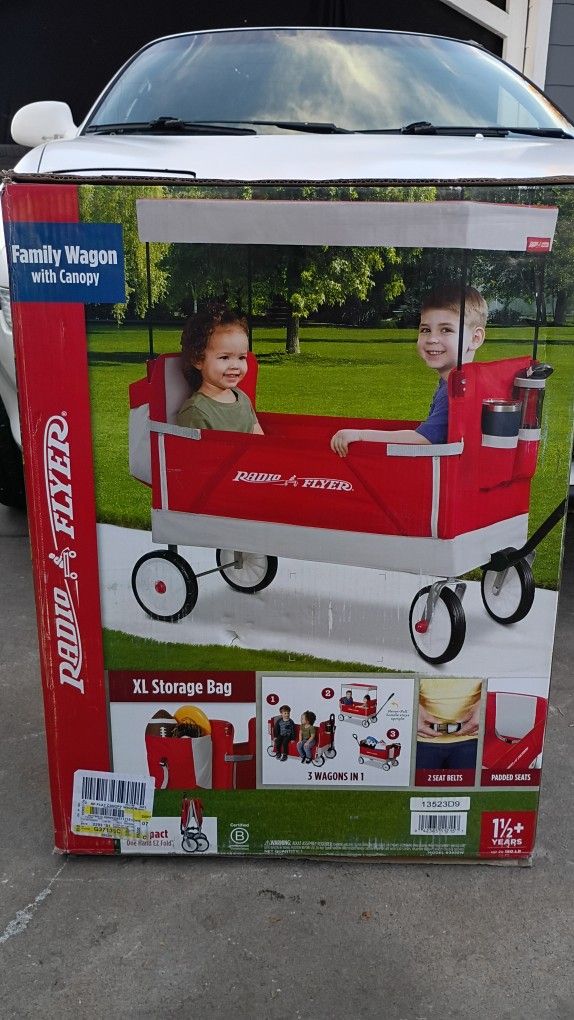 NEW Radio Flyer kids Wagon
Vagon
