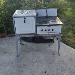 Old Electric Stove And Oven 