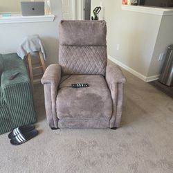 Zero Gravity Recliner 