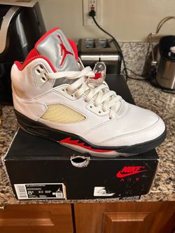 Air Jordan’s 5 Retro fire red black size 8.5m