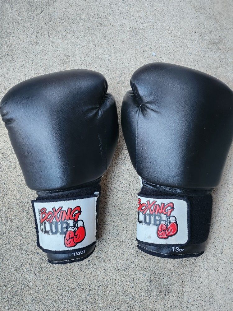 Nice Pair Of 16oz MMA Boxing Gloves