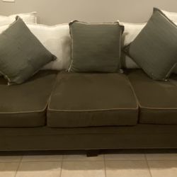 Modern Brown Sofa with Accent Pillows – Clean & Stylish