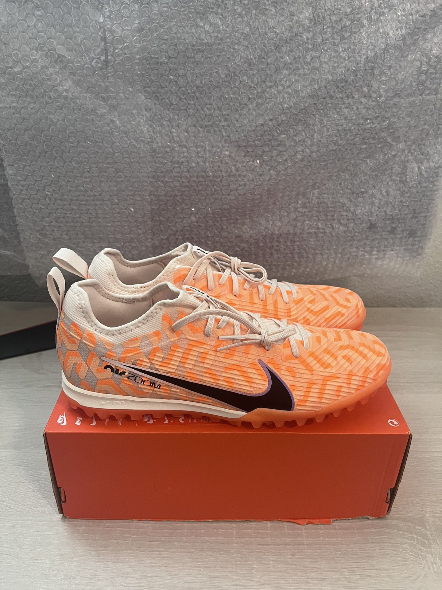 Nike Zoom Vapor 15 Elite FG Blast Pack for Sale in Los Angeles, CA - OfferUp