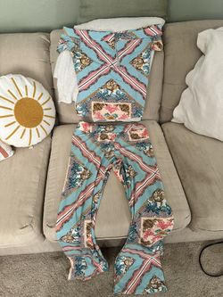 Guess Woman’s Outfit Size Large