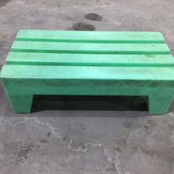 Plastic Green Dunnage Rack, 36" x 18"