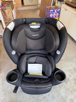 Kids swivel car seats