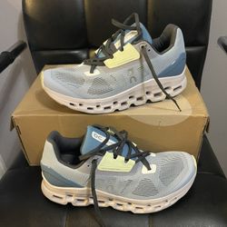 Oncloud Stratus Size 8 Women’s $95