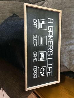 Boy gaming wall frames