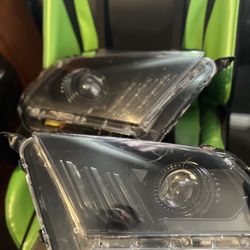 PRO-Series Projector Headlights; Jet Black Housing; Clear Lens