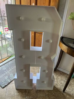 Marquee letter R