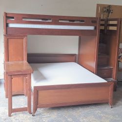 bunkbeds 100% madera full/twin colchones en excelentes condiciones 