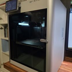 Bambu Lab X1C 3D Printer with less than 100hrs