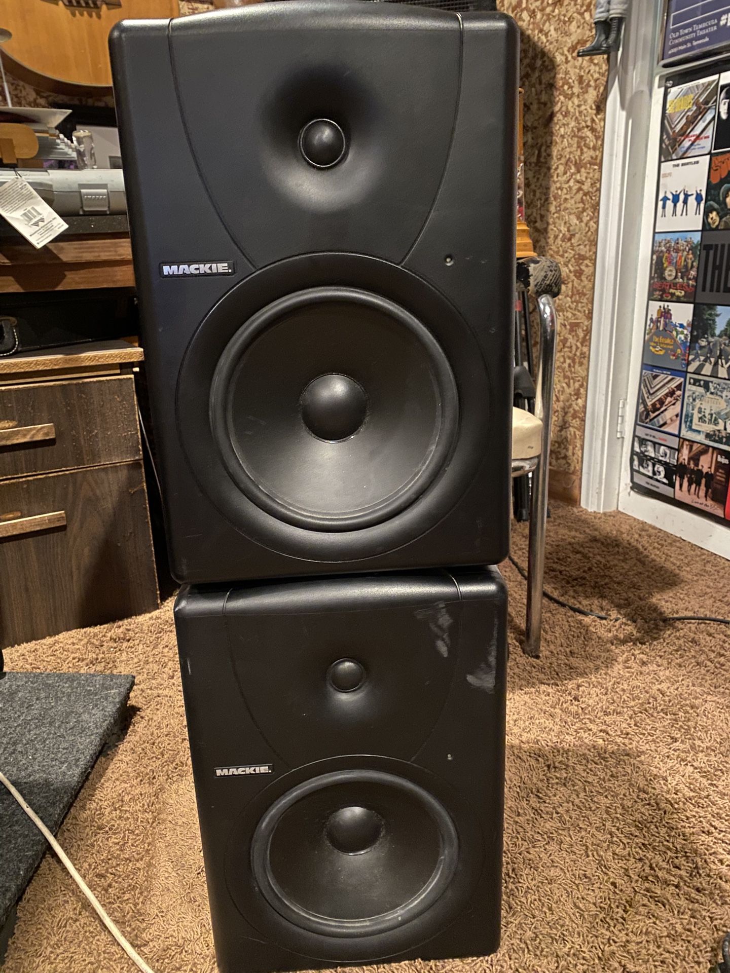 Mackie MR8 Active Studio Monitors 